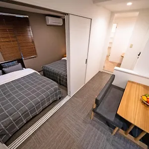 Apartment Hermitage Nishi Shinjuku, Tokyo